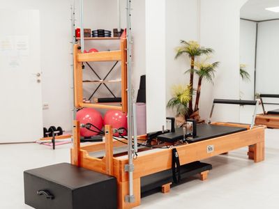 Healthy atmosphere in a bright minimalist training room.